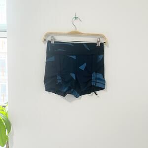 Lululemon Hot Hot Blue Camo Print Shorts Size 4